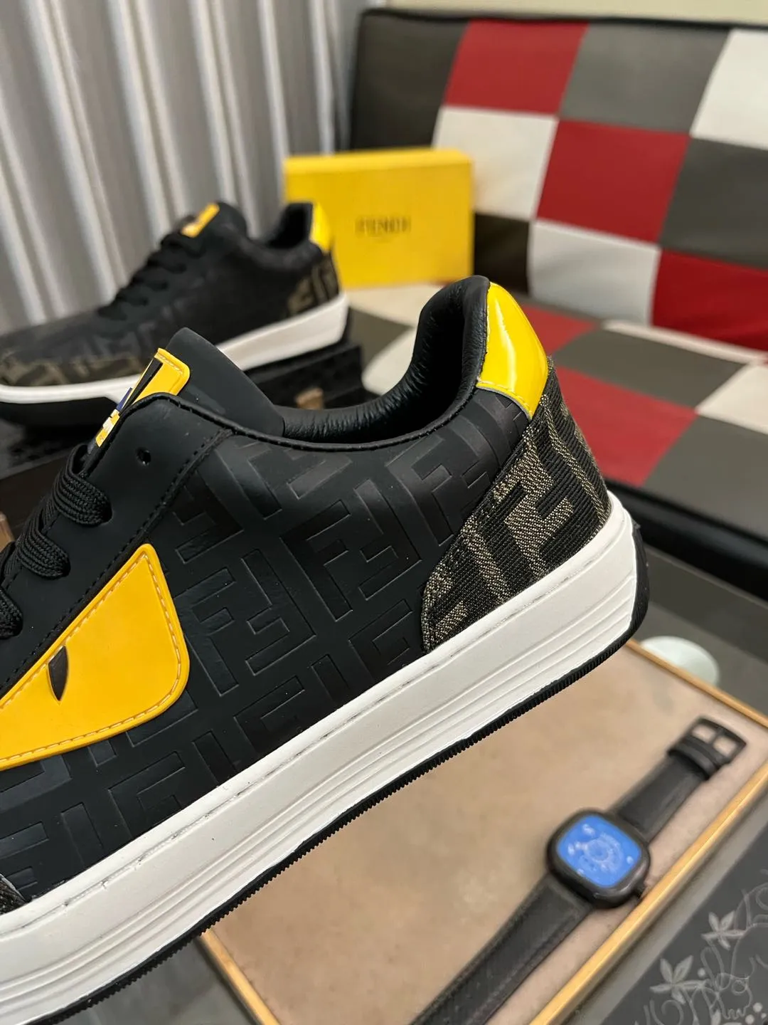 Men's shoes 💰400⌚️⌚️[fendi] Fendi classic and comfortable men, this complex sneaker is made of soft calfskin➕genuine leather lining➕original ultra-light rubber material with rough outsole. This unique and light style is suitable for the casual and refined sensibility of this season. It is comfortable and natural on the feet. It is an everyday style for casual travel in autumn and winter! 38−443️⃣colors available